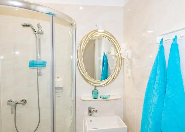 布达佩斯和谐度假公寓 *