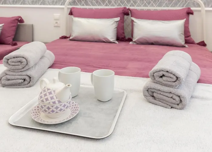 布达佩斯和谐度假公寓 *