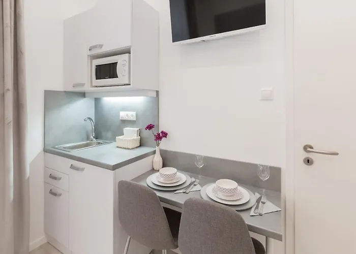 布达佩斯和谐度假公寓 *